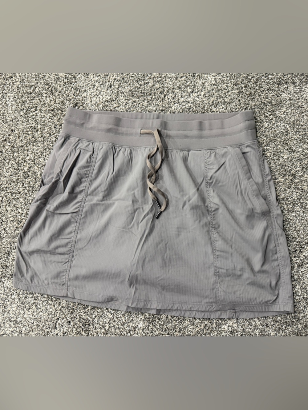 CRZ YOGA Light Grey/Taupe Athletic/Golf Drawstring Skort - Large